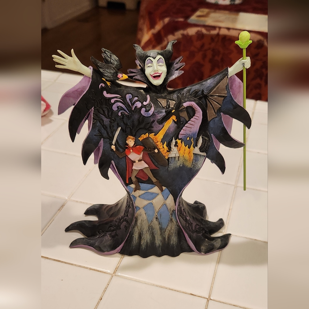 Disney showcase Maleficent Madness Figurine